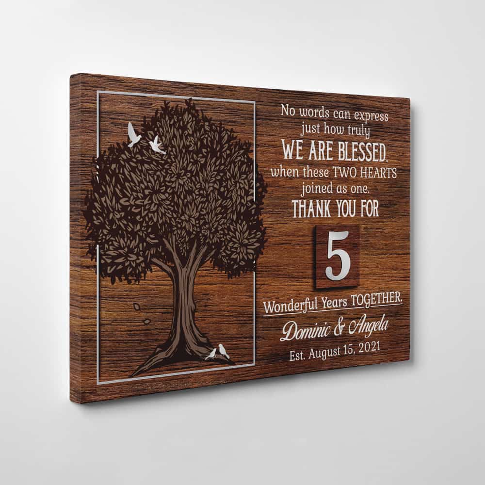 Best gift to celebrate wood wedding together