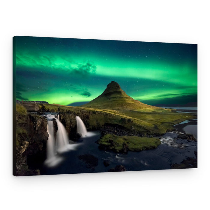 Green Aurora Over Kirkjufell – Canvas Print
