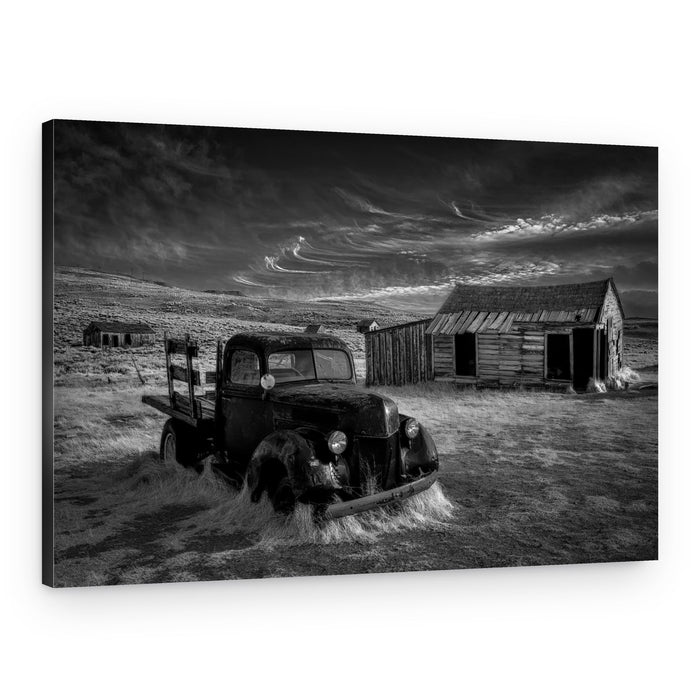 Forgotten Farmhouse Truck – Canvas Print