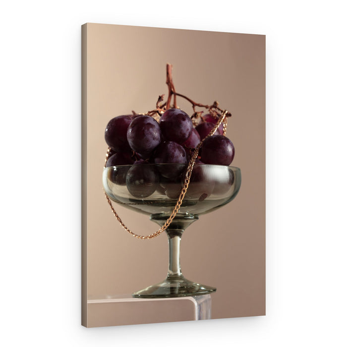 Elegant Grapes Gold Chain – Canvas Print