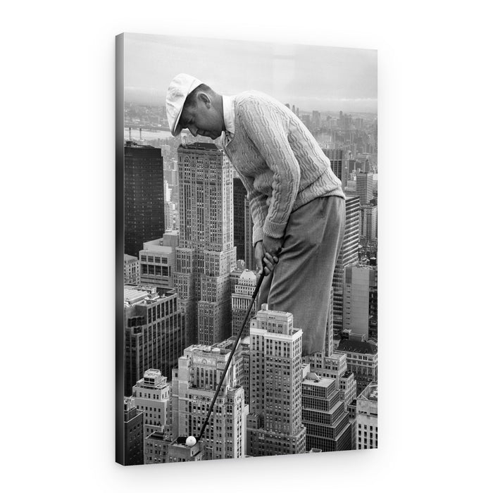 Giant Golfer City – Canvas Print