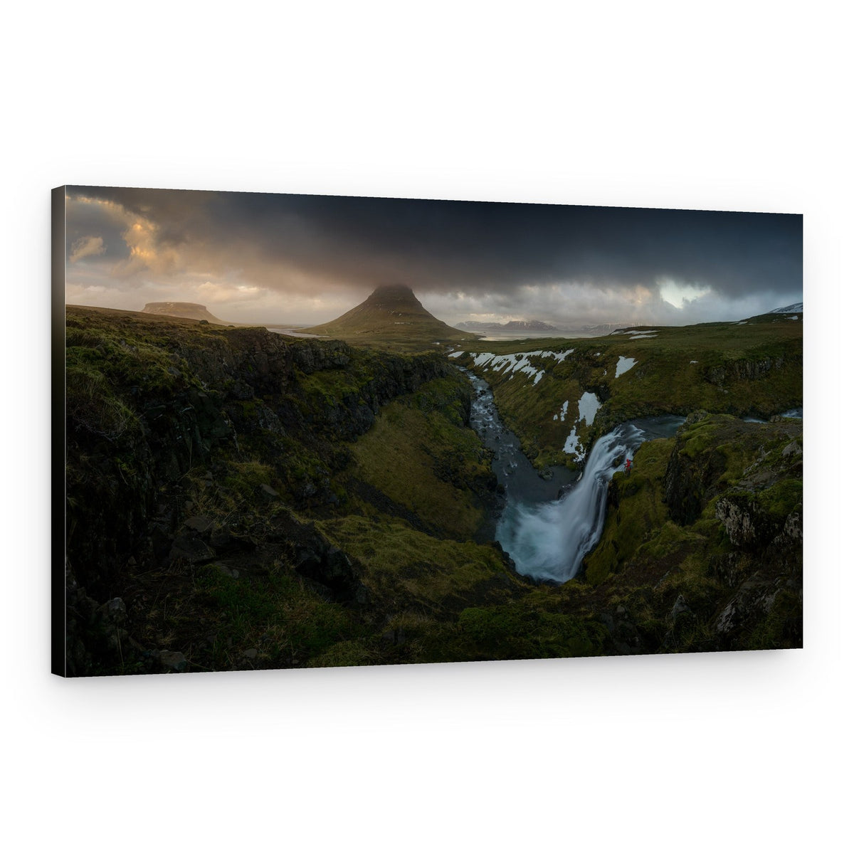 Moody Kirkjufell Landscape – Canvas Print